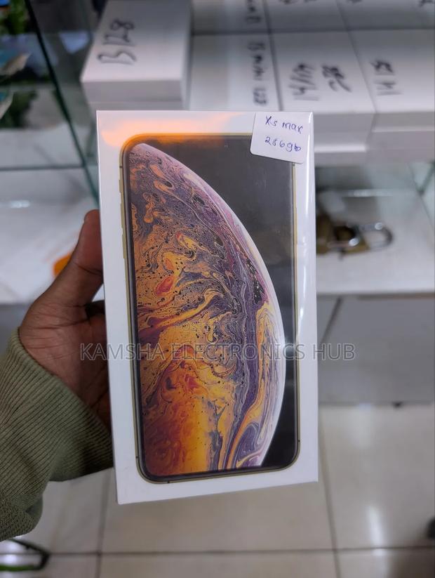 New Apple iPhone XS Max 256 GB Gold - main view