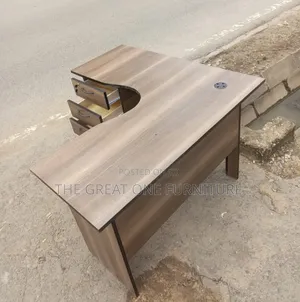 Unique Design Brown Office Desk With Lockable Drawers Jg6