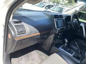 Toyota Land Cruiser Prado 2018 White