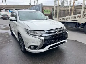 Mitsubishi Outlander 2018 Off white