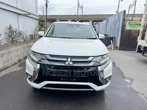 Mitsubishi Outlander 2018 Off white