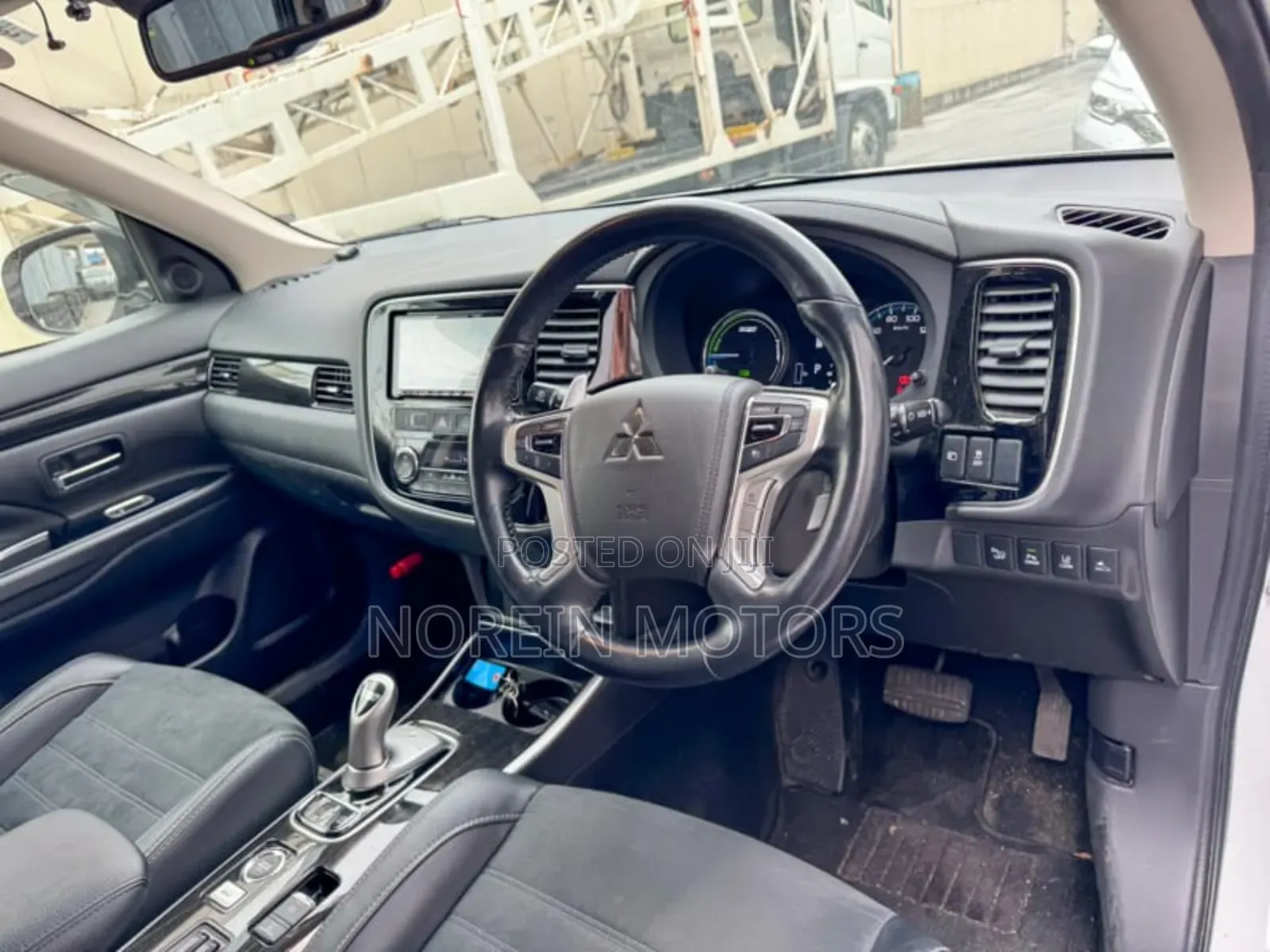 Mitsubishi Outlander 2018 Off white