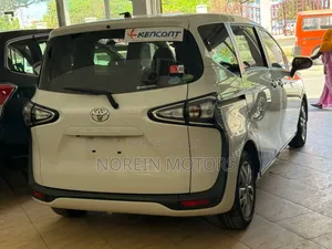 Toyota Sienta 2019 Off white