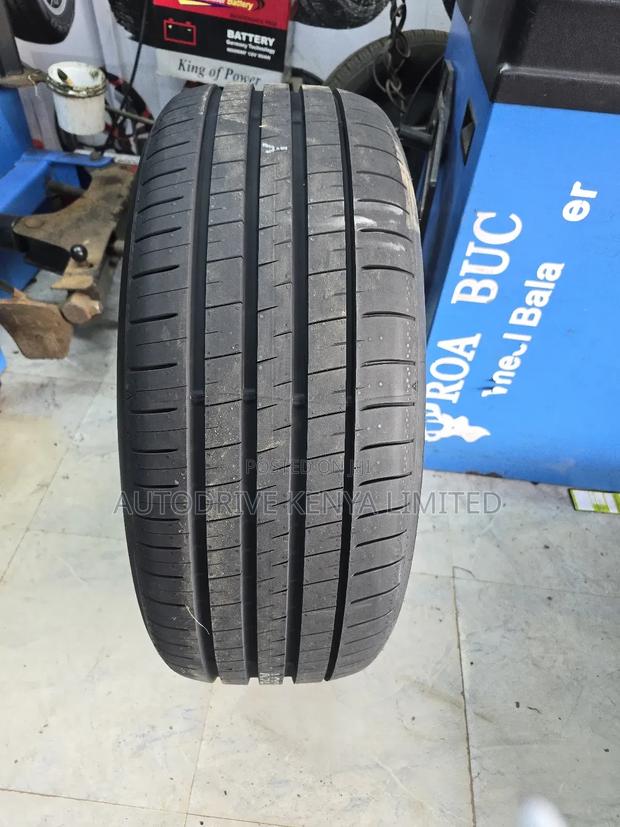 255/55r19 Dunlop Sport Tire - thumbnail 2