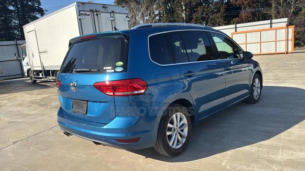 Volkswagen Touran 2019 Blue - thumbnail 3