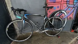 Giant Carbon Fibre Road Bike
