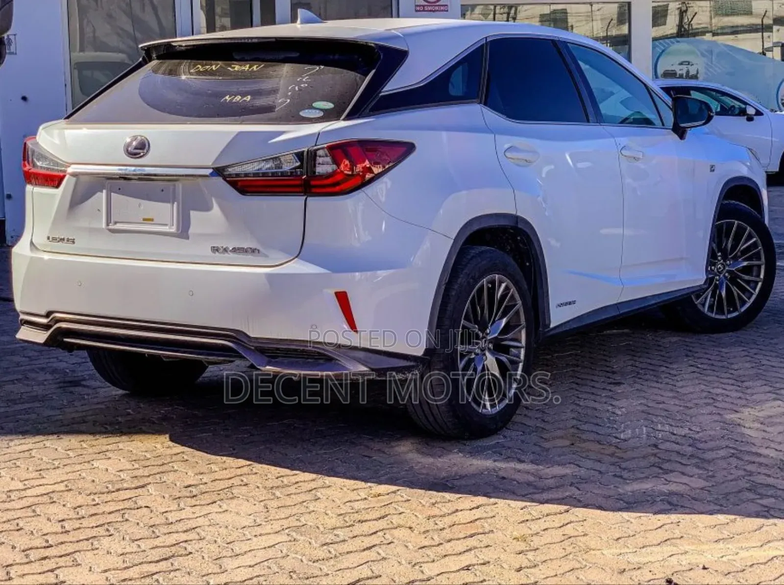 Lexus LX 570 AWD 2018 White
