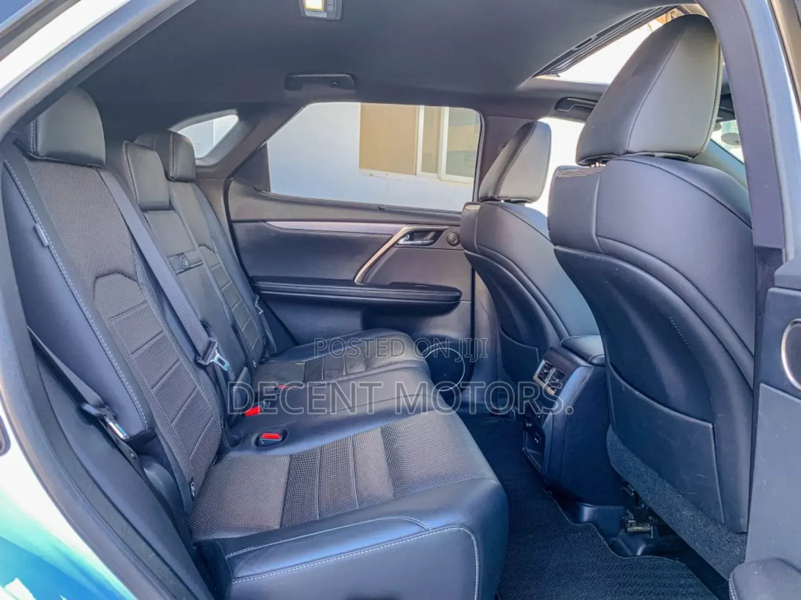 Lexus LX 570 AWD 2018 White