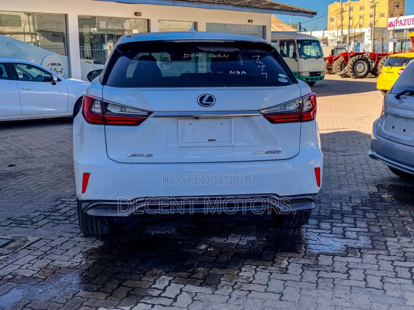 Lexus LX 570 AWD 2018 White