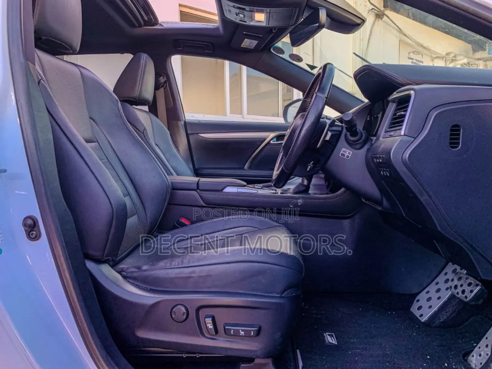 Lexus LX 570 AWD 2018 White