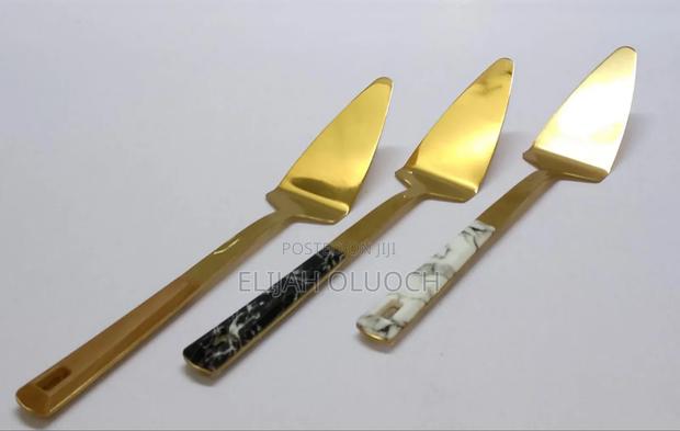 Golden Cake Trowel Spoon - main view