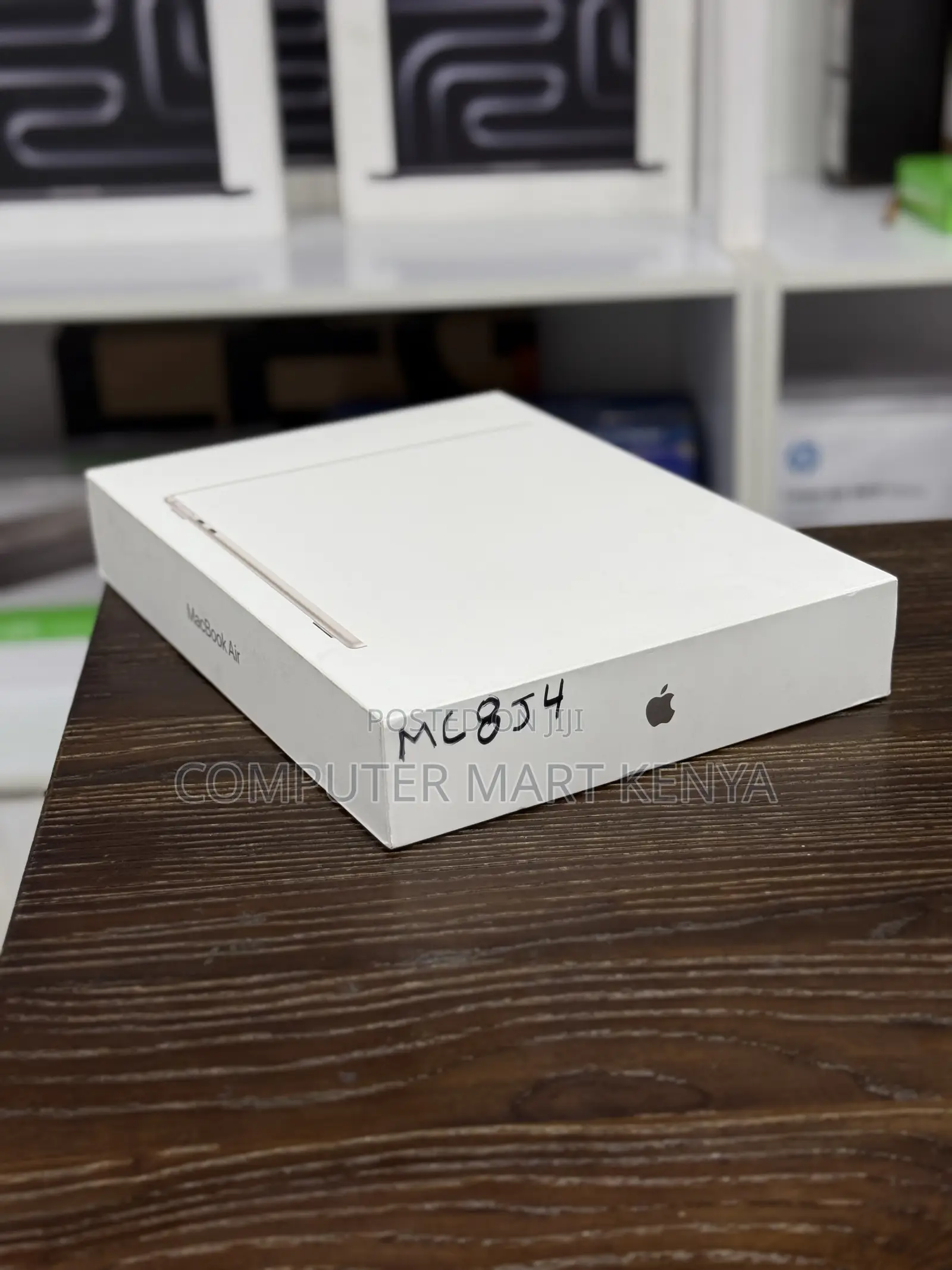 New Laptop Apple MacBook Air 2024 M3 13-Inch 16GB Apple M3 SSD 256GB