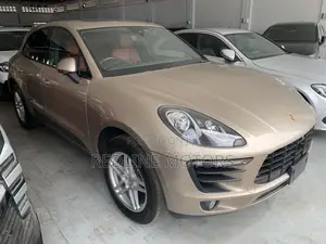 Porsche Cayenne Base AWD 2018 Gold