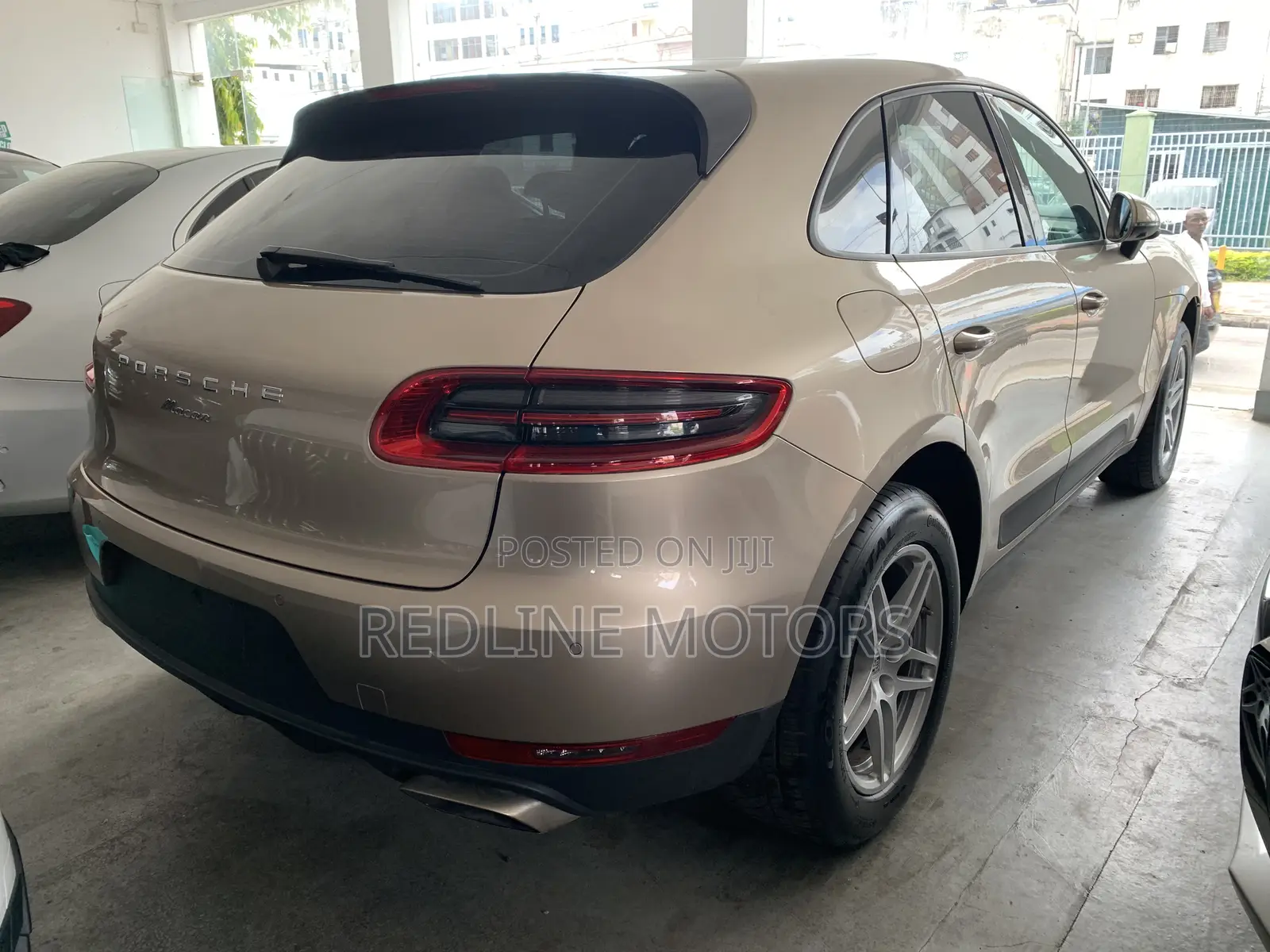 Porsche Cayenne Base AWD 2018 Gold