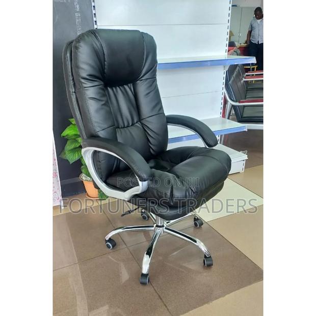 Exclusive, Manegerial Office Chair.