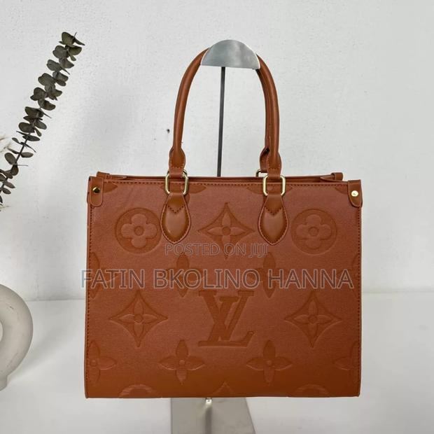 Medium Size Tote Louis Vuitton Handbag - main view