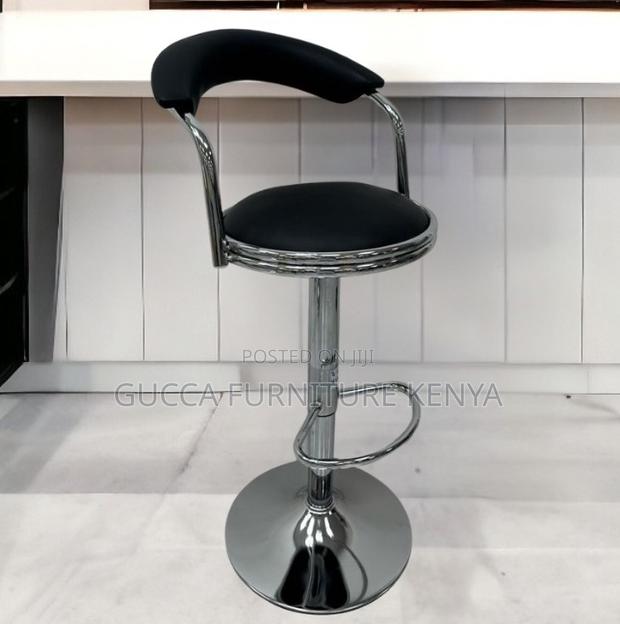 Office Stool: Modern Round Designer Swivel Bar Chair - main view