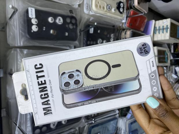 Mgnaooi Magnetic Case for iPhone 15 Translucent Matte Black - thumbnail 3