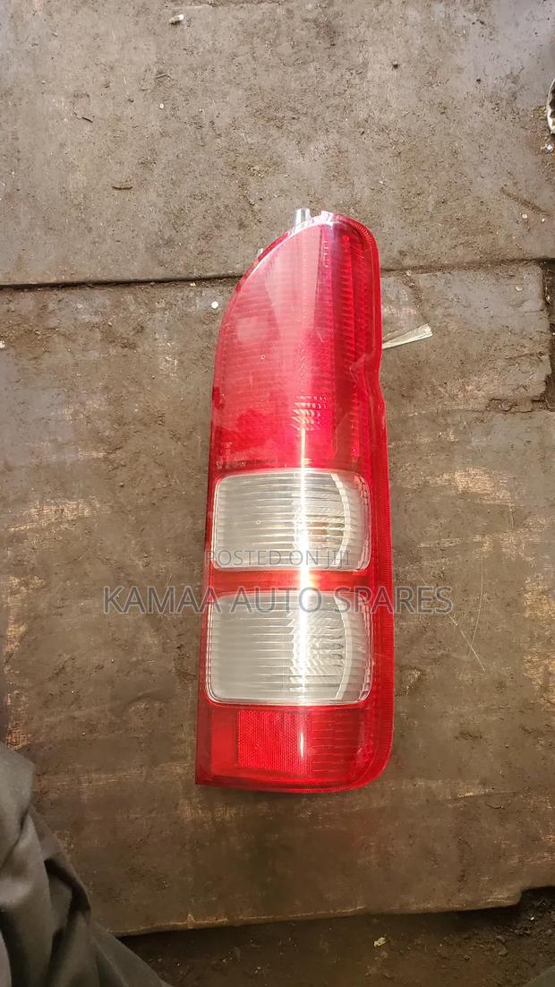 Toyota Hiace Rear Lights 7l - thumbnail 2