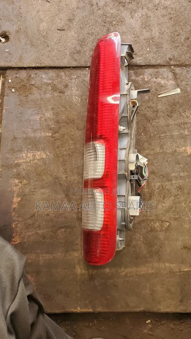 Toyota Hiace Rear Lights 7l - thumbnail 3