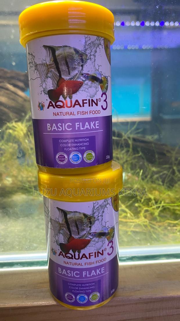 Aquafin 22g Natural Fish Flakes – Easy Feeding Small Tanks
