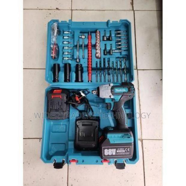 Makita 88v Cordless Toolkit
2 Batteries