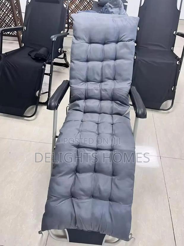 2 in 1 Foldable Chair/Bed With Cushion