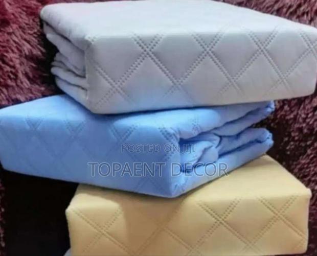 Grey,Blue and Yellow Skin Friendly Waterproof Mattress Cover