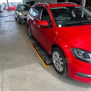 Volkswagen Golf Variant 2018 Red