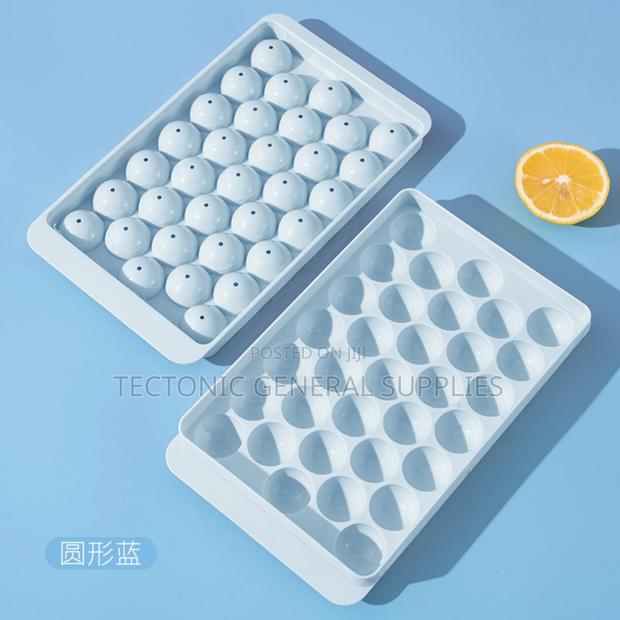 *33 Grid Mini Round Ice Cube Tray Mold With Lid - thumbnail 3