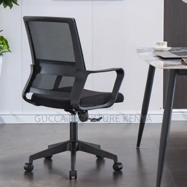 Office Chair:Wheeled Armrest Ergonomic Design Office Chair