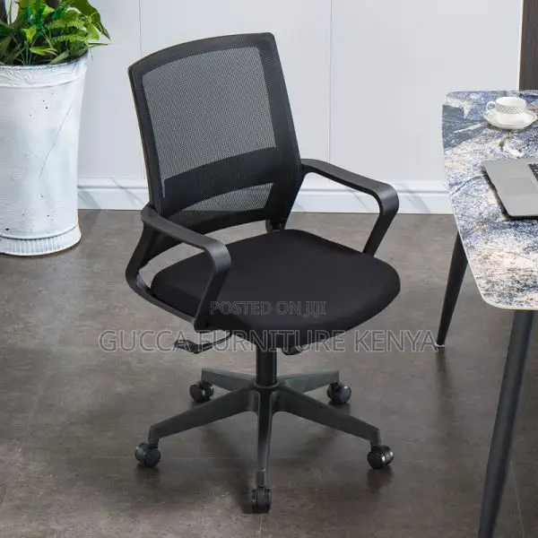Office Chair:Wheeled Armrest Ergonomic Design Office Chair
