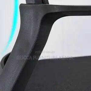 Office Chair:Wheeled Armrest Ergonomic Design Office Chair