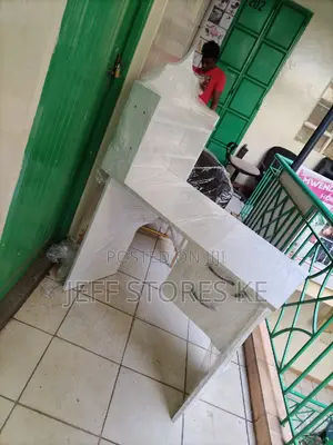 Quality White Manicure Table