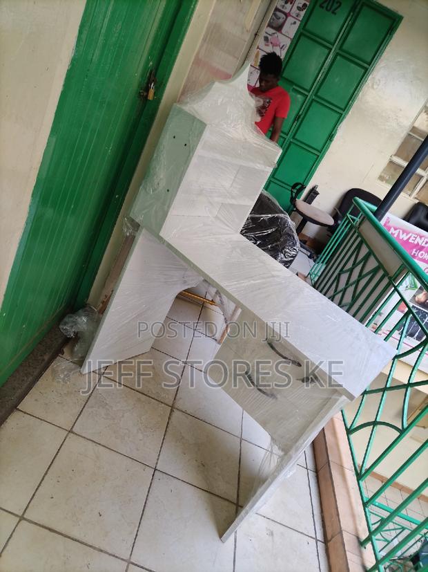 Quality White Manicure Table