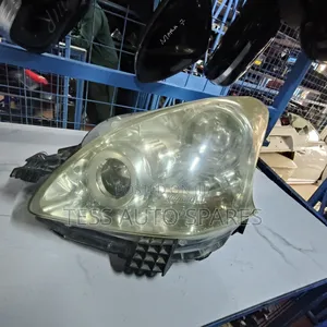 Ractis 2008 Headlight