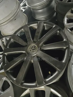Original Volkswagen Passat, Tiguan 18 Inch Rims Set