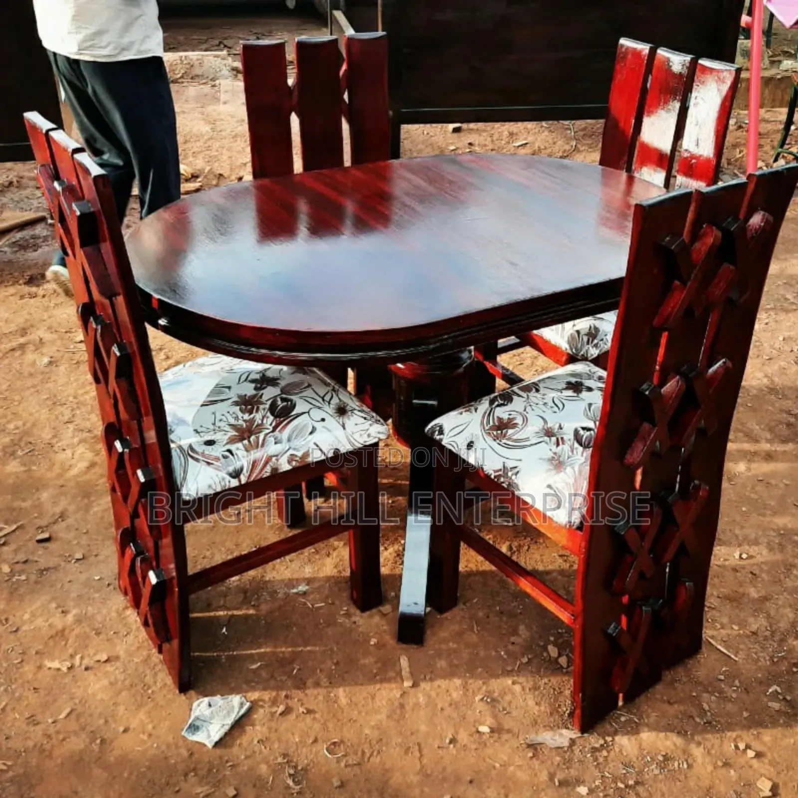 Dining Table Oval 4 Seater Dining Table, Well Made.