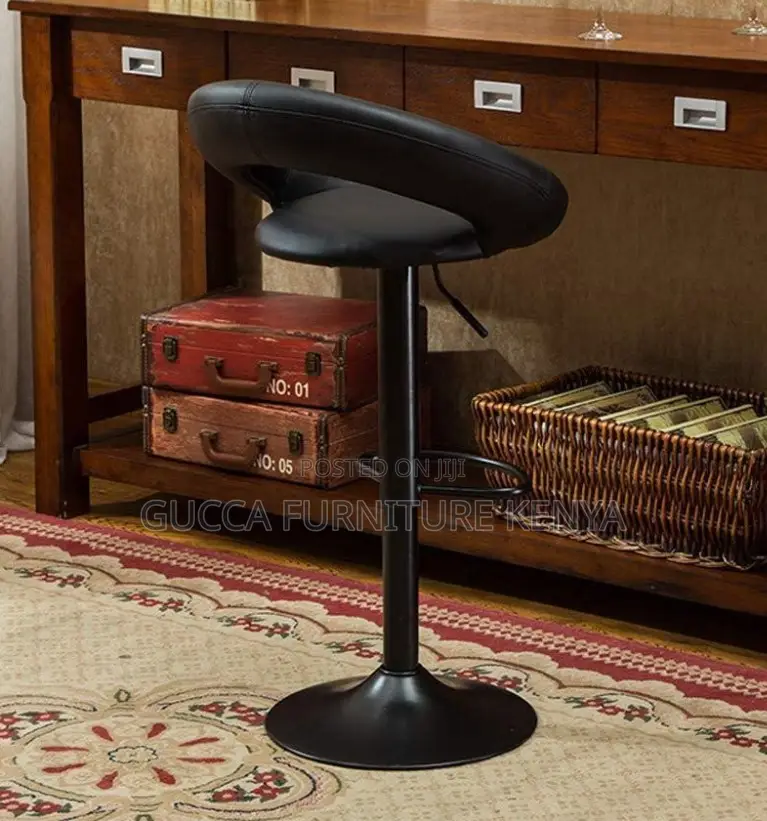 Office Stool:Distinctive Office Leather Black Bar Chair