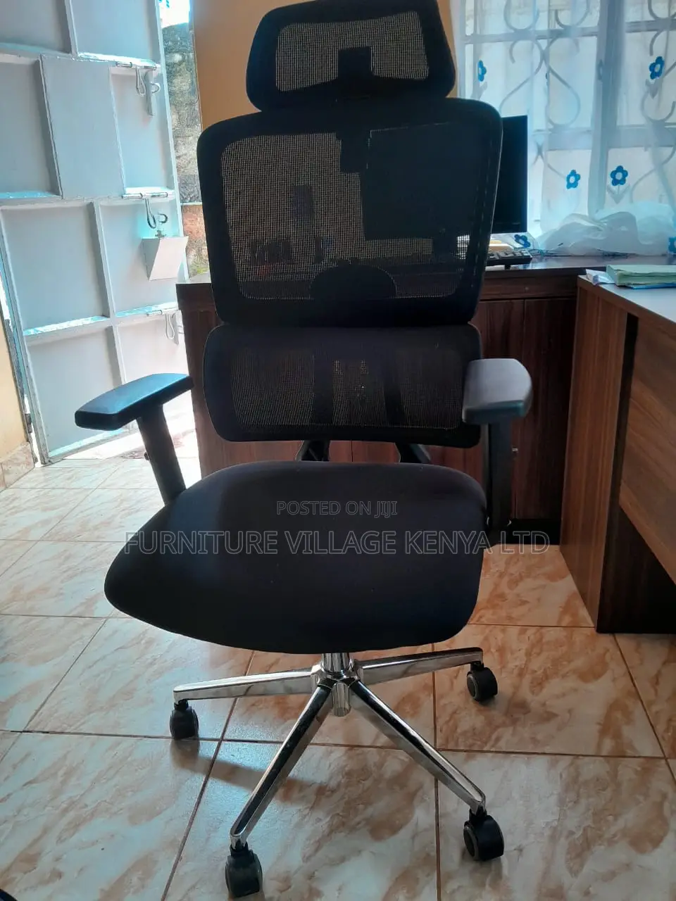 Office Chair: Posture-Enhancing Mesh Office Task Chair