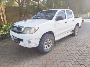 Toyota Hilux 2.5 D-4D 4X4 SRX 2012 White