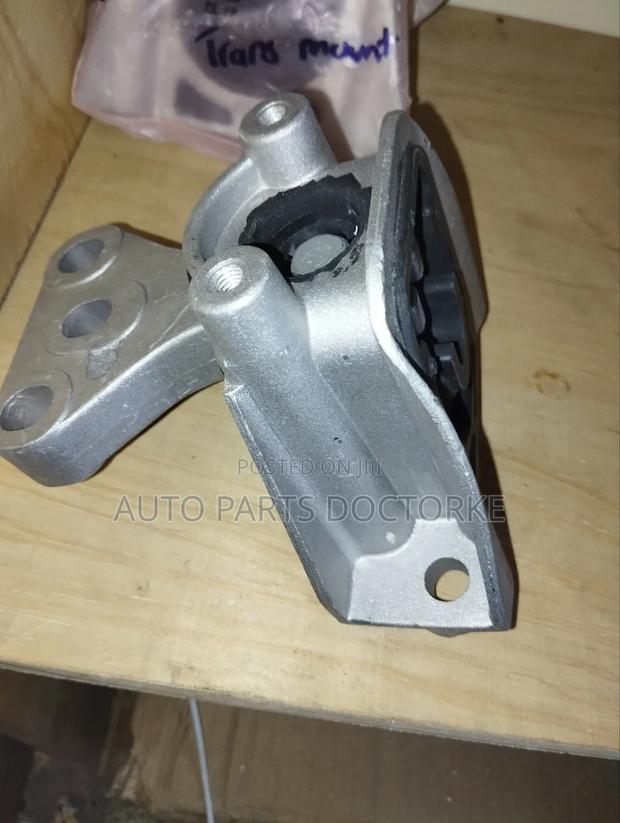 Honda Cr-v Re Series Transmission Mount - main view