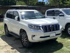 Toyota Land Cruiser Prado 2018 Off white
