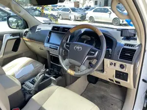 Toyota Land Cruiser Prado 2018 Off white