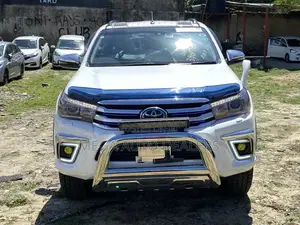 Toyota Hilux 2018 White