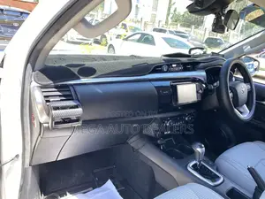 Toyota Hilux 2018 White