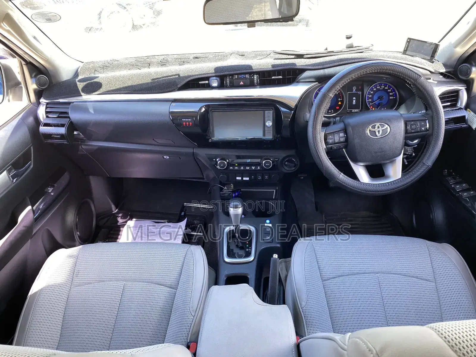 Toyota Hilux 2018 White