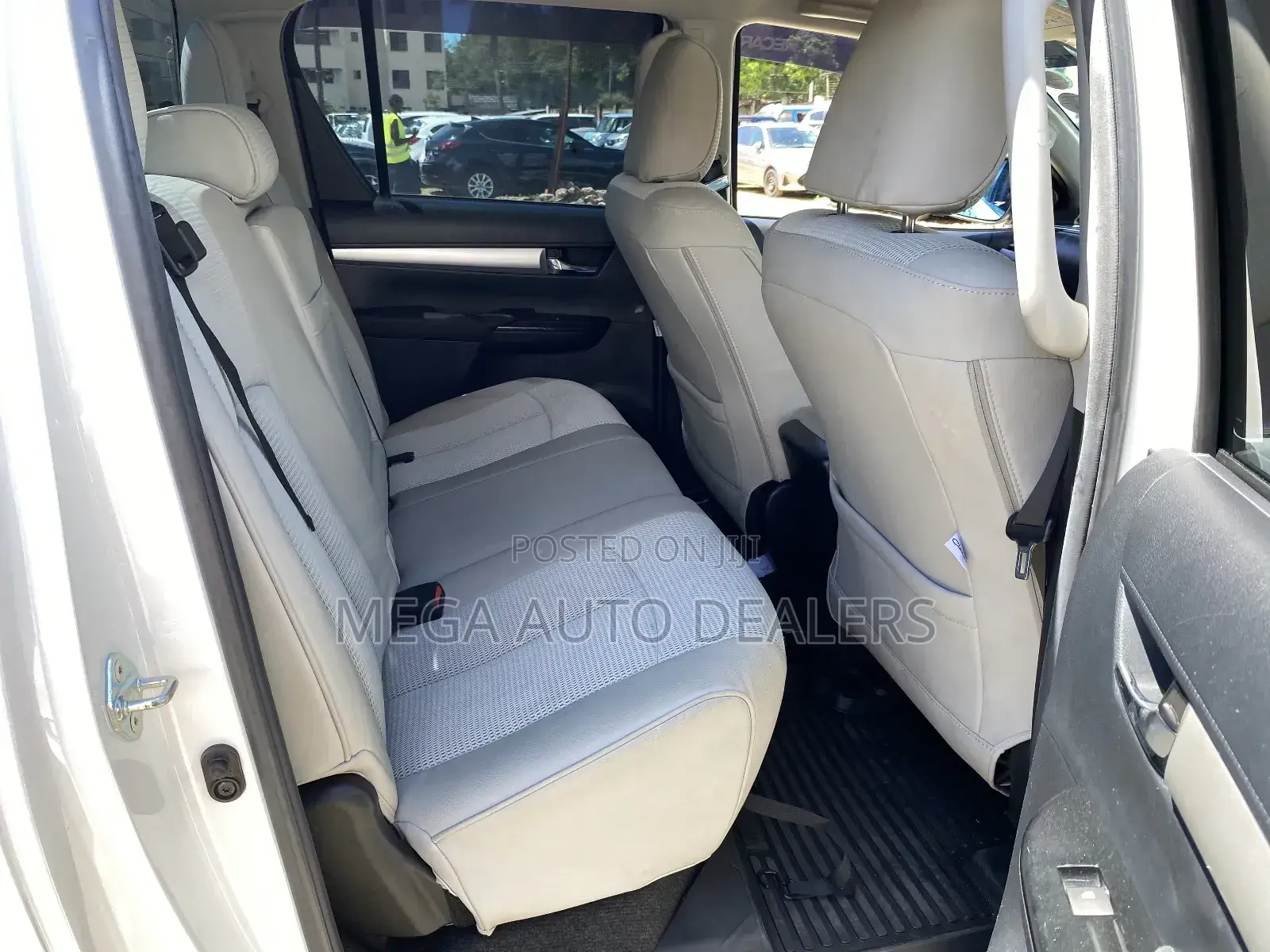 Toyota Hilux 2018 White