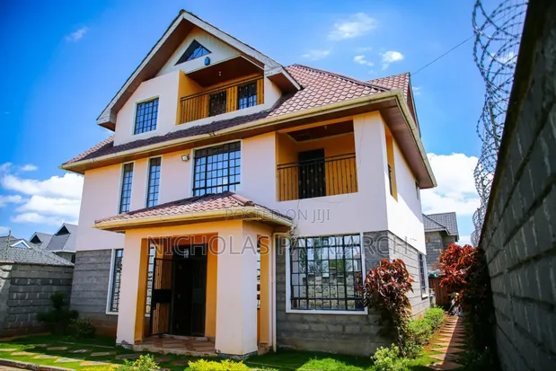 6bdrm Maisonette in Airport Road, Gateway Mall Area for sale