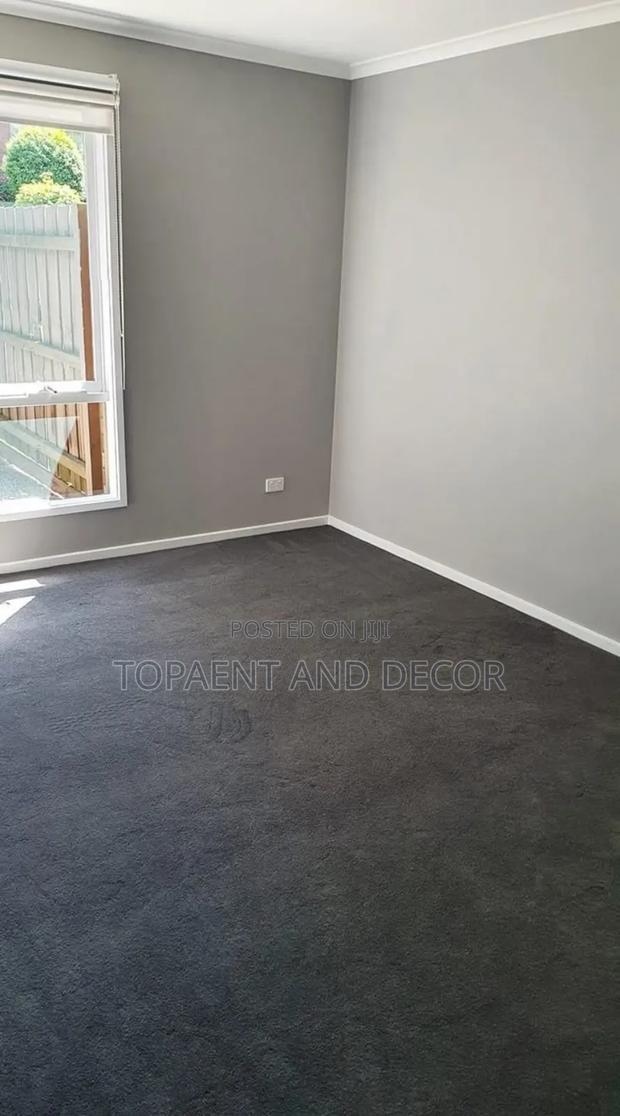 Fitted Wall to Wall Grey Carpet